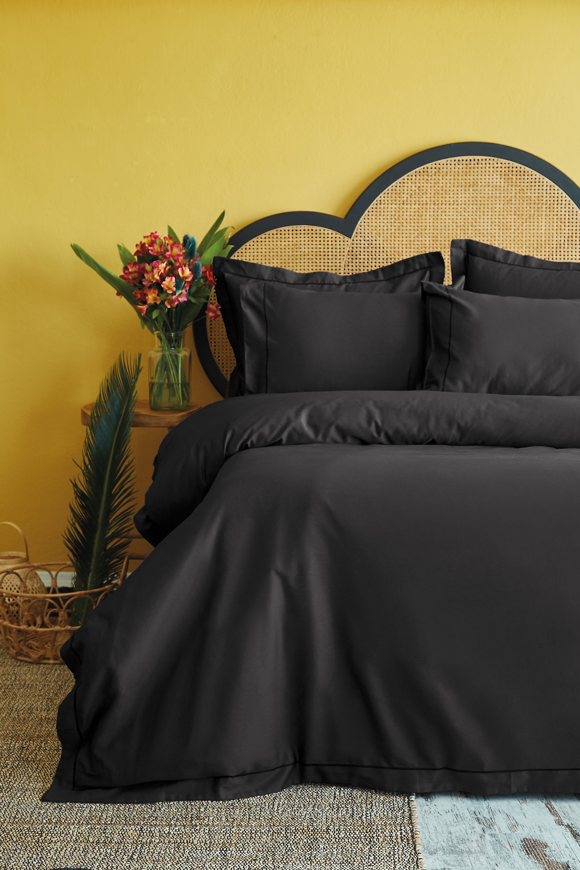 Michele Black - Nopți Profunde Într-Un Stil Minimalist