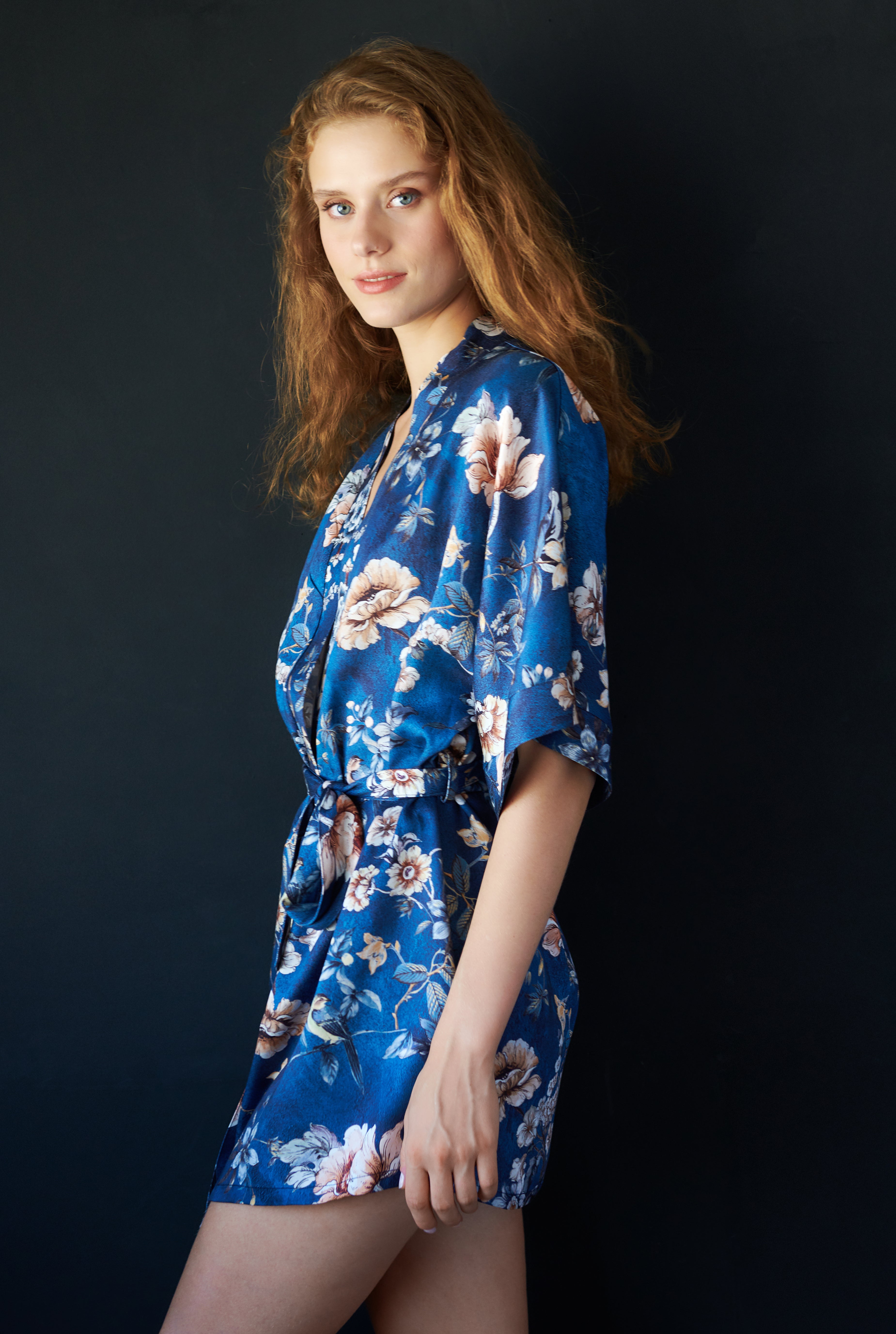 Kimono Kaiga - Eleganță și Grație