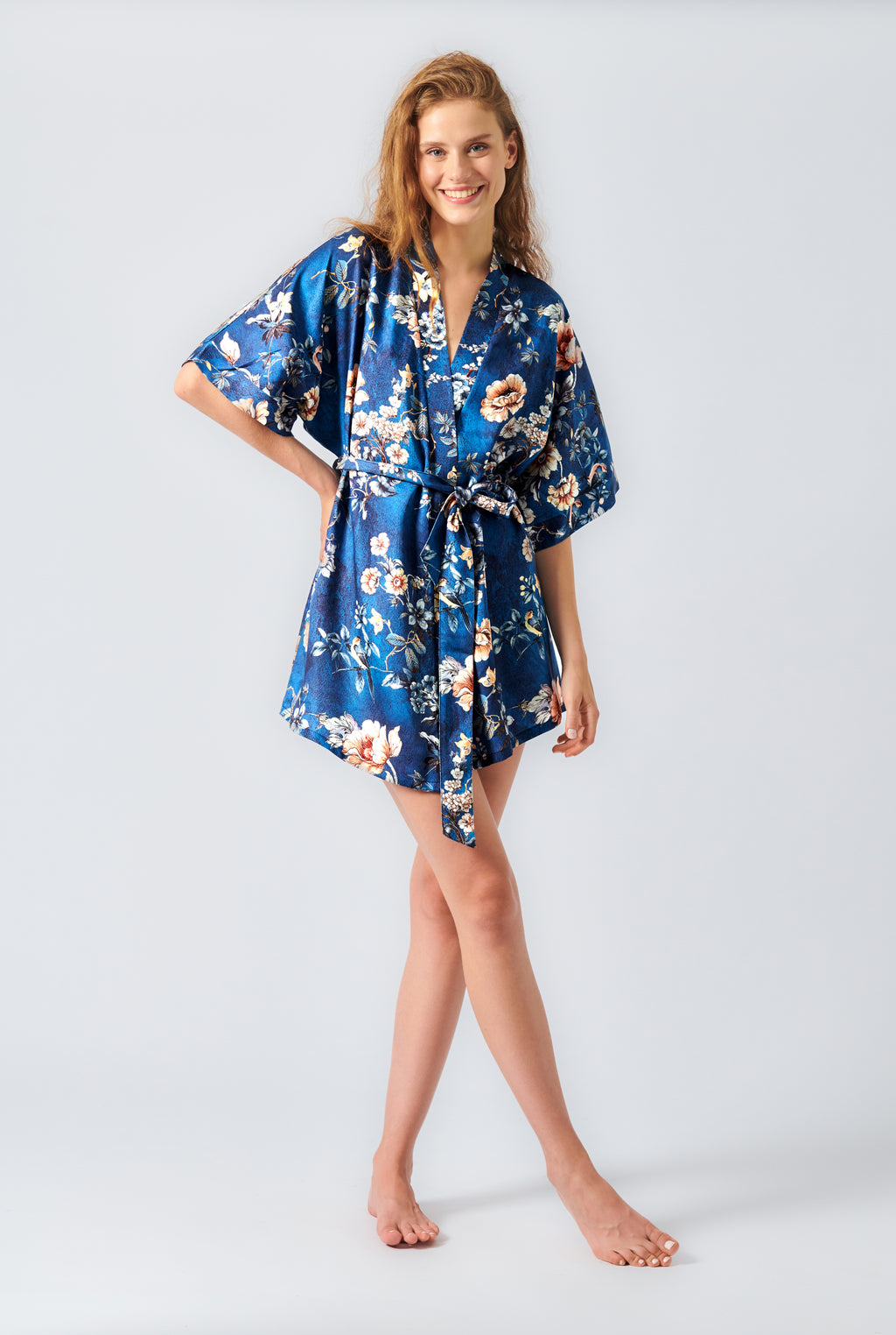Kimono Kaiga - Eleganță și Grație