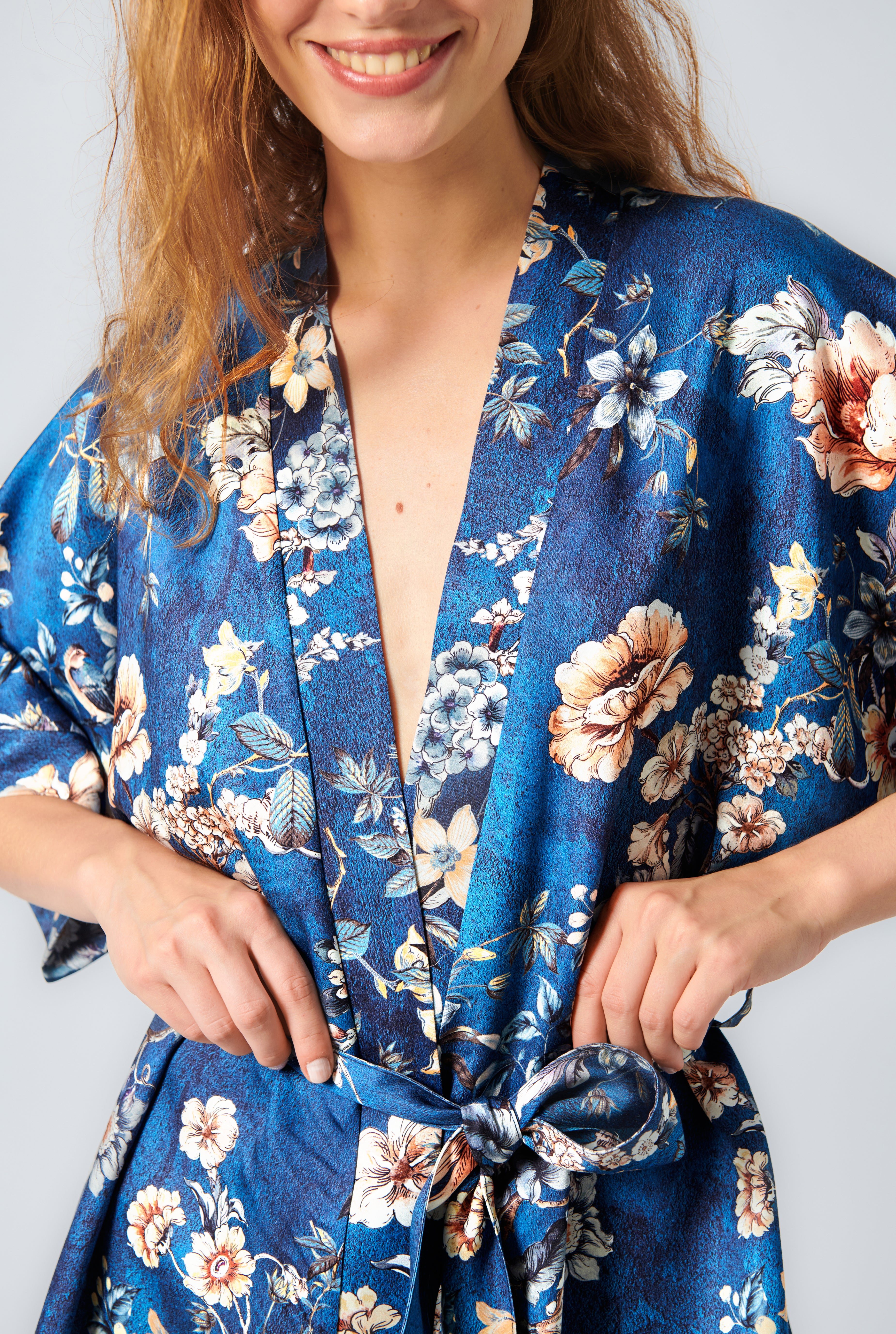 Kimono Kaiga - Eleganță și Grație