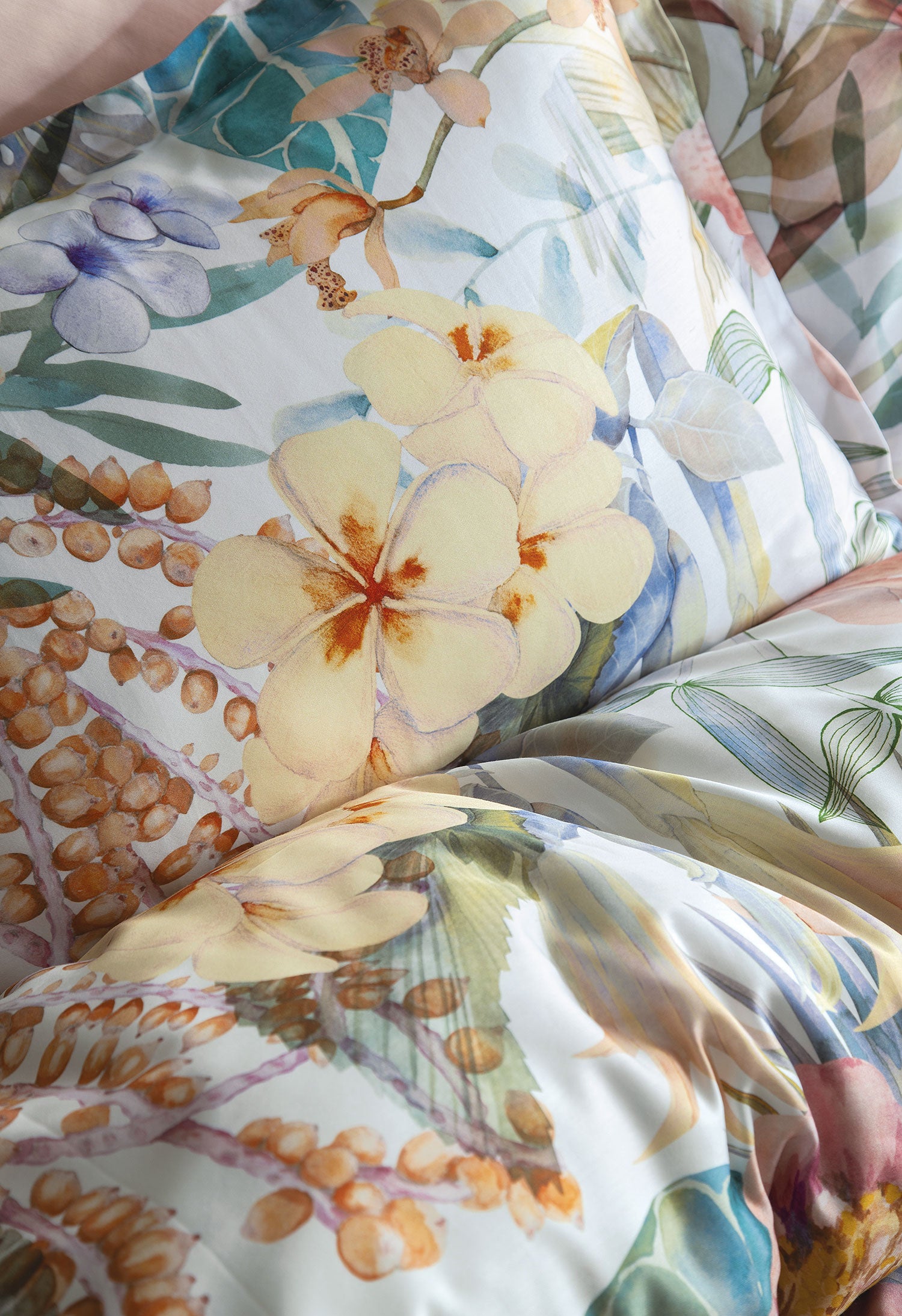 Luvia - Eleganță florală cu accente tropicale