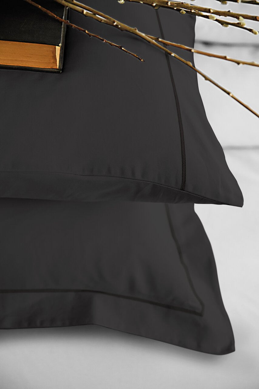 Michele Black - Nopți Profunde Într-Un Stil Minimalist
